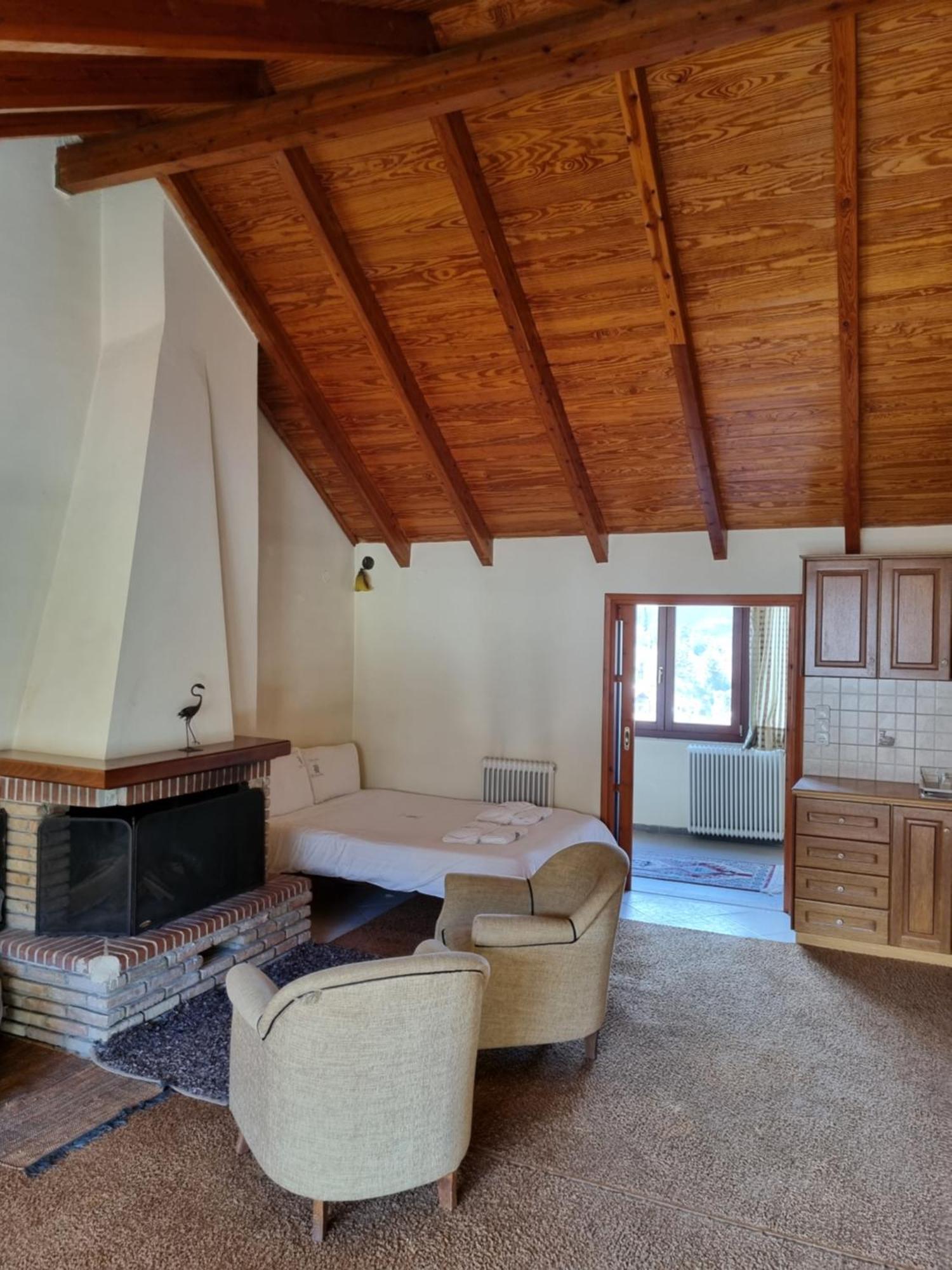 Kalavrita Krinides Apartment And Attics Bagian luar foto